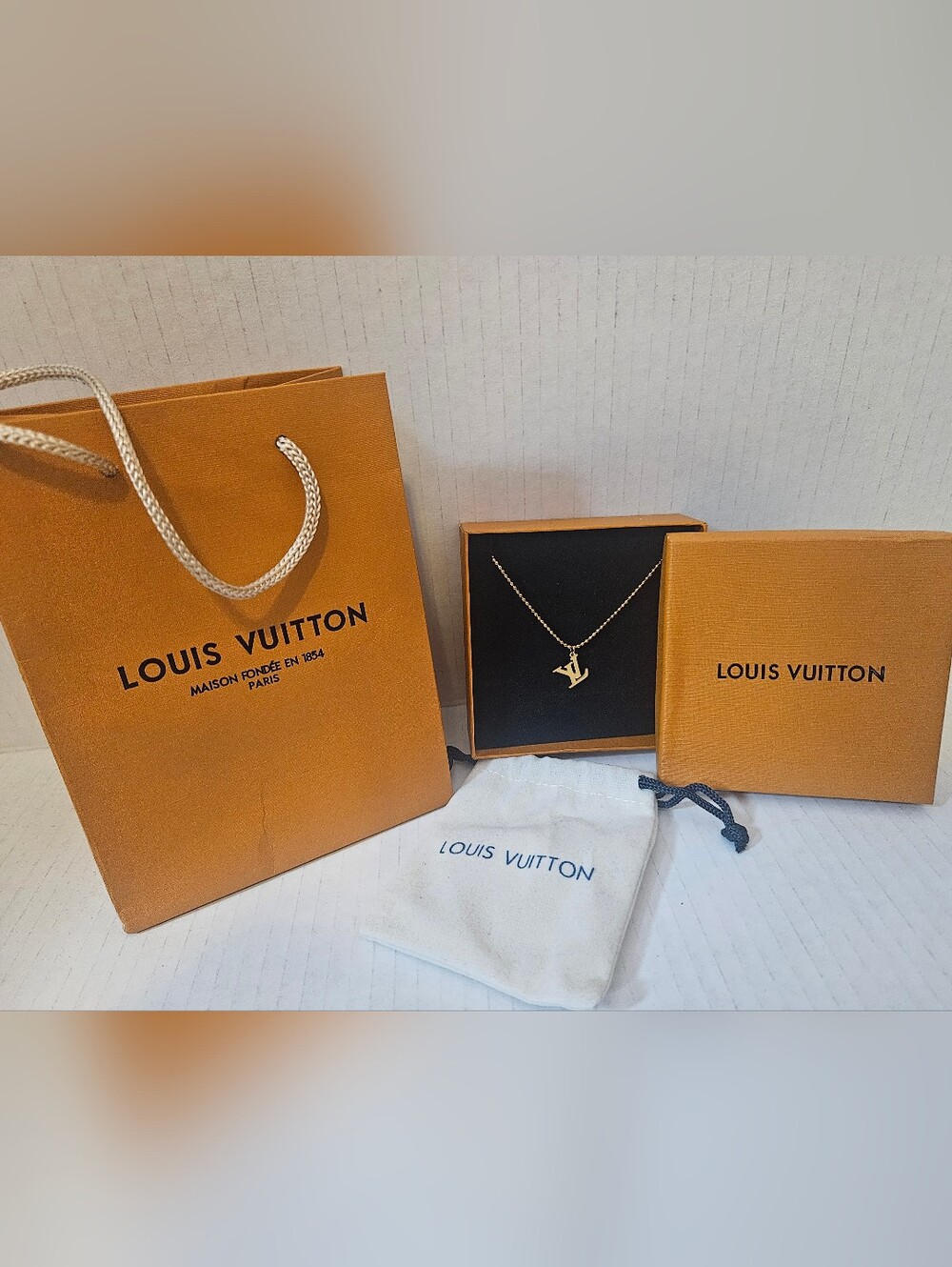 Gold Pendant Necklace - Gold